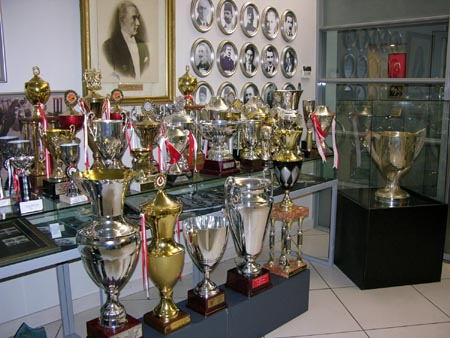 16 Şampiyonluk